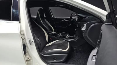 Infiniti Q30