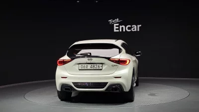 Infiniti Q30