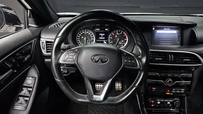Infiniti Q30