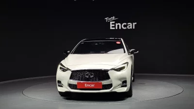 Infiniti Q30