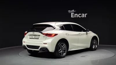 Infiniti Q30