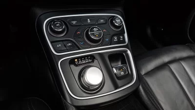 Chrysler 200