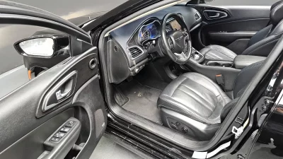 Chrysler 200