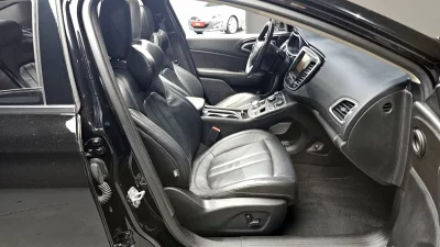 Chrysler 200