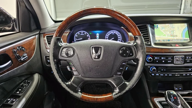 Hyundai Equus