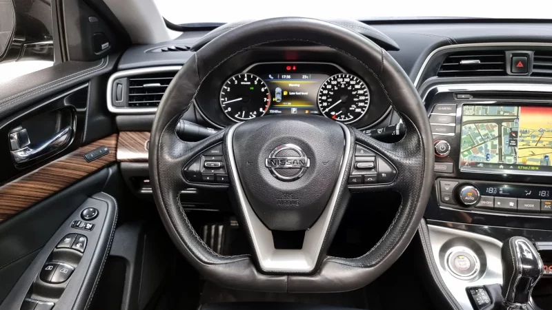 Nissan MAXIMA