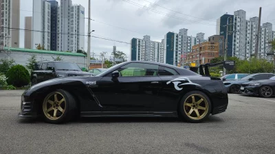 Nissan GT-R