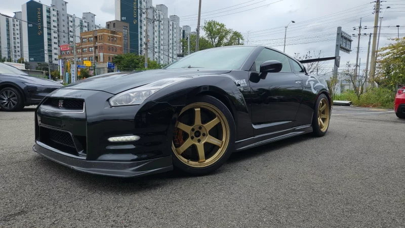 Nissan GT-R