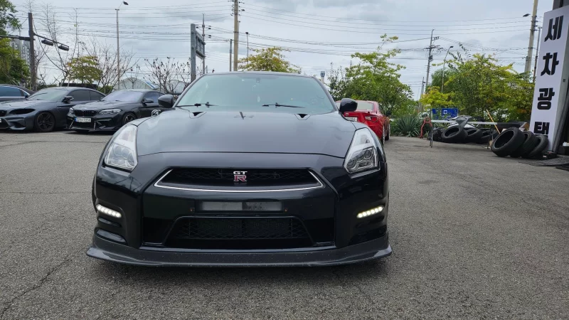 Nissan GT-R