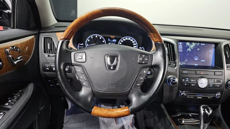 Hyundai Equus