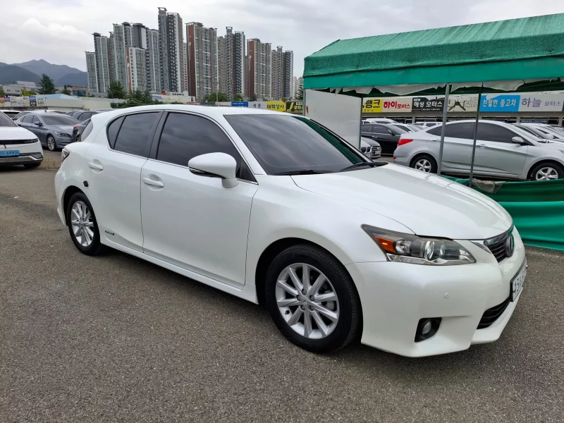 Lexus CT200h