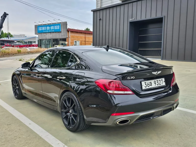 Genesis G70