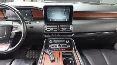 Lincoln NAVIGATOR