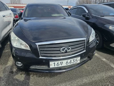 Infiniti M