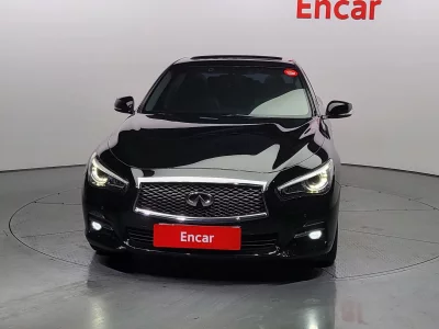 Infiniti M