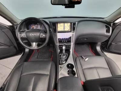 Infiniti M