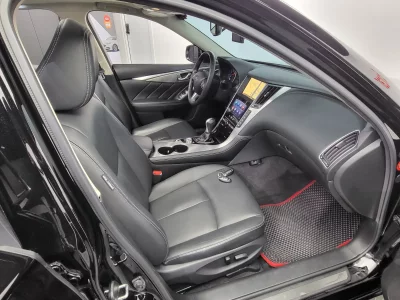 Infiniti M
