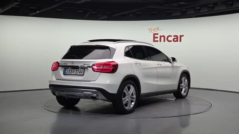 Mercedes-Benz GLA-Class