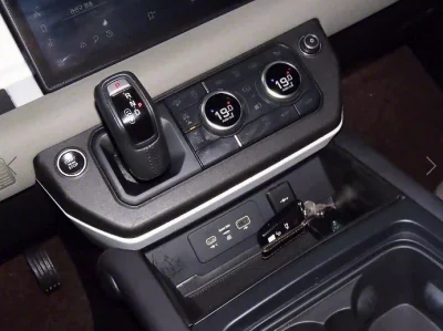 Land Rover DEFENDER