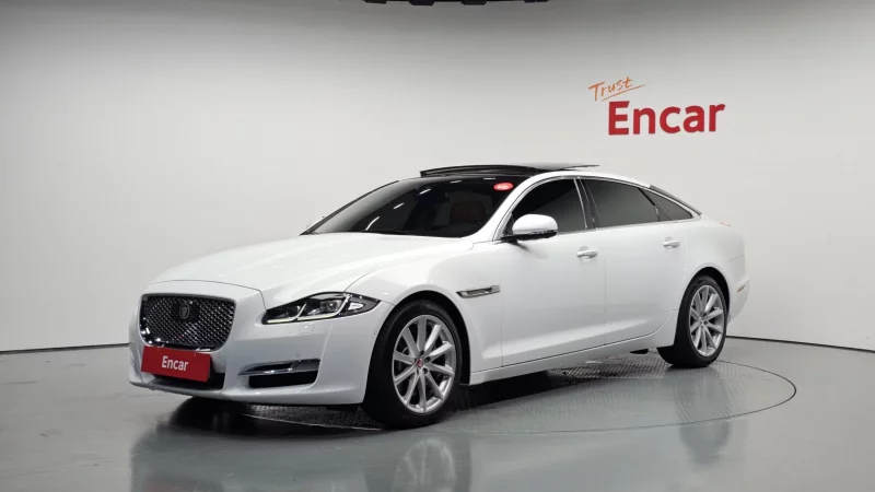 Jaguar XJ