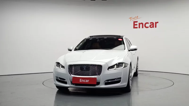 Jaguar XJ