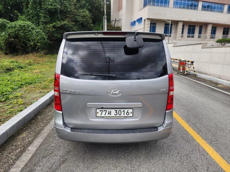 Hyundai Starex