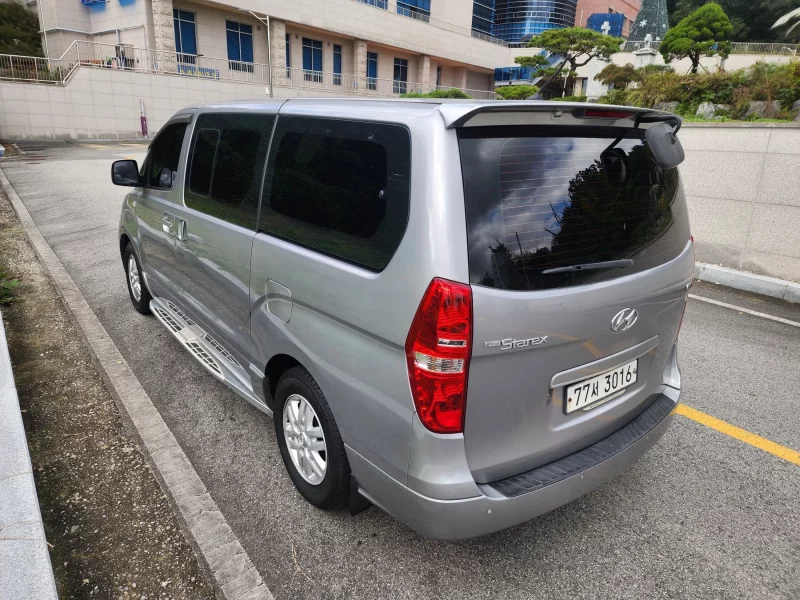 Hyundai Starex