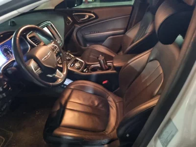 Chrysler 200