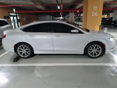 Chrysler 200