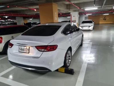 Chrysler 200