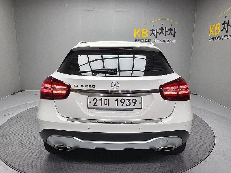 Mercedes-Benz GLA-Class