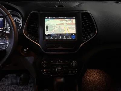 Jeep CHEROKEE
