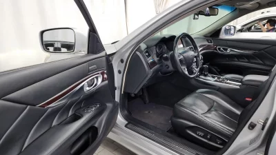 Infiniti M