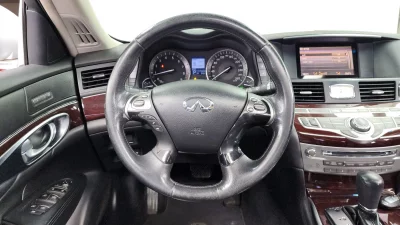 Infiniti M