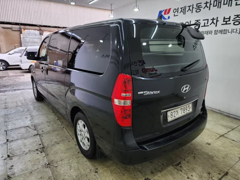 Hyundai Starex