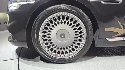 Genesis G90