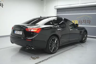 Maserati GHIBLI