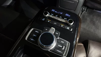 Genesis EQ900
