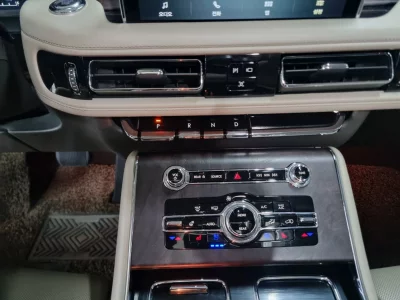 Lincoln AVIATOR
