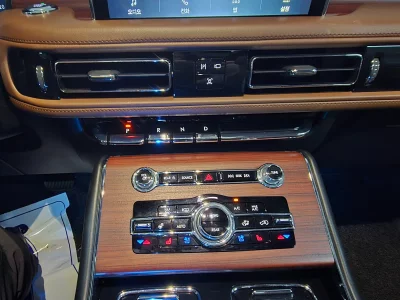Lincoln AVIATOR