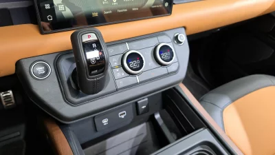 Land Rover DEFENDER