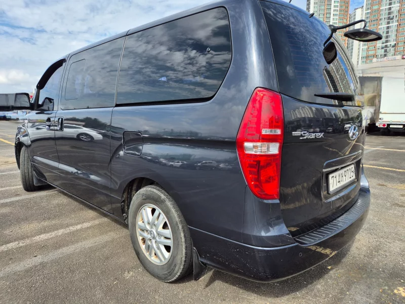 Hyundai Starex