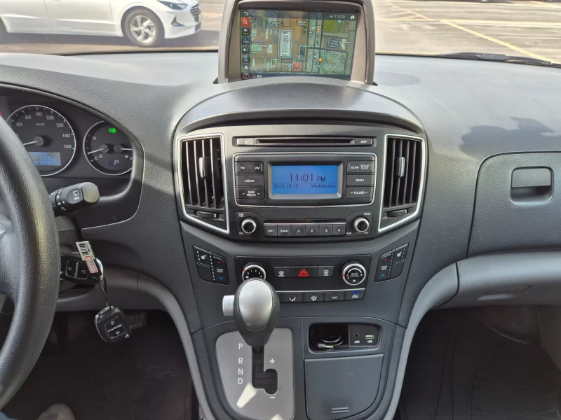 Hyundai Starex