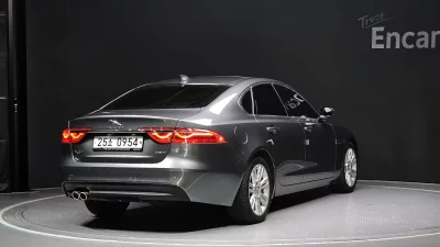 Jaguar XF