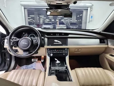 Jaguar XF