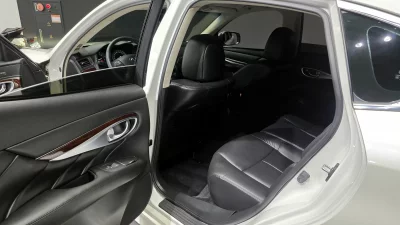 Infiniti Q70