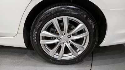 Infiniti Q70