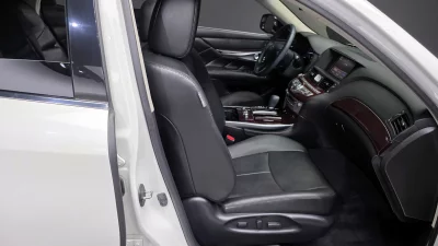Infiniti Q70