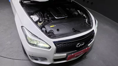 Infiniti Q70