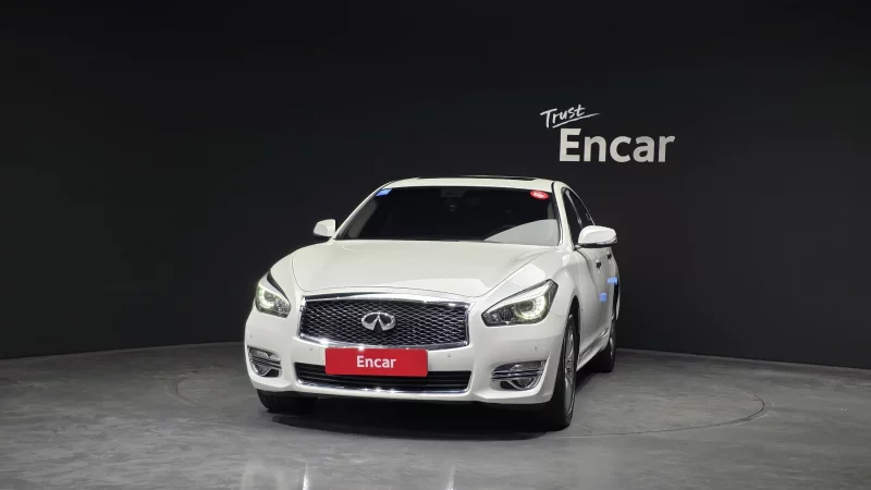 Infiniti Q70